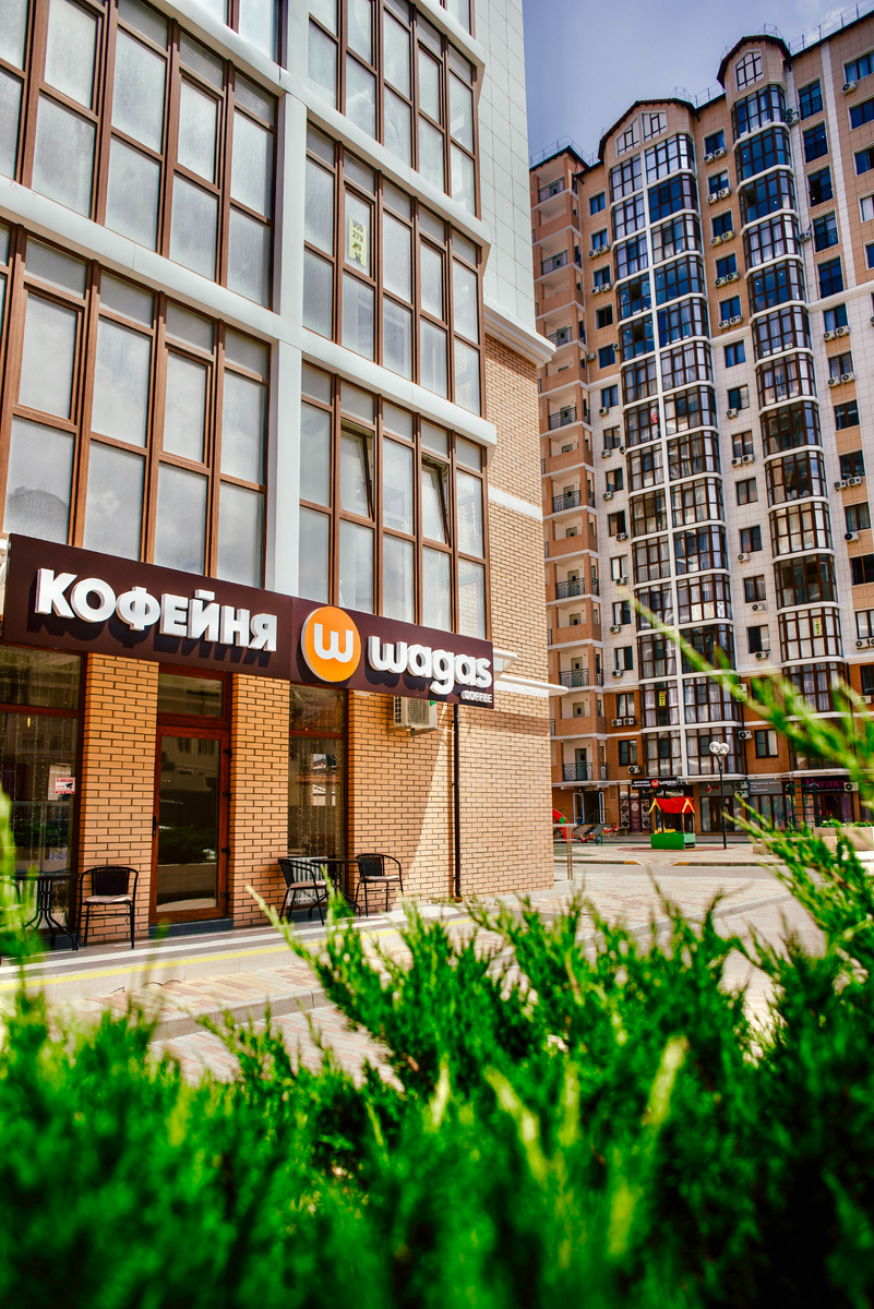 В кофейне Wagas Coffee в Анапе качественный кофе и трендовые десерты ( банкейки, моти, дубайский шоколад).