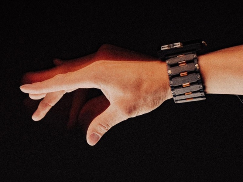    Инженеры Meta* сделали браслет для управления компьютером