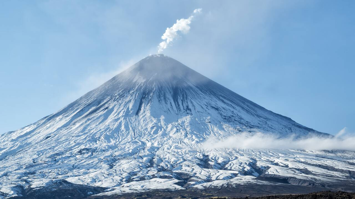 Взято с сайта https://informburo.kz/novosti/na-kamcatke-nacalos-izverzenie-samogo-vysokogo-vulkana-v-evrazii
