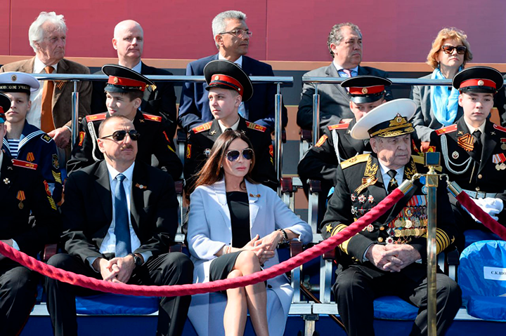    9 мая 2015 года. Ильхам Алиев с женой на Красной площади. Фото: president.az