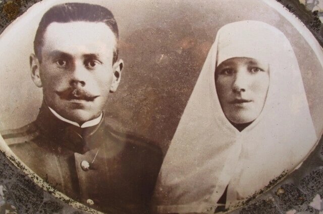    Александр Иванович Жуков с женой Анной Ивановной. Фото: Из личного архивa/ Зоя Сизова