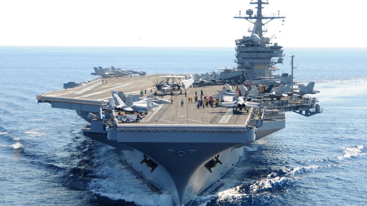 Американский авианосец "Джордж Буш". Фото из свободных источников