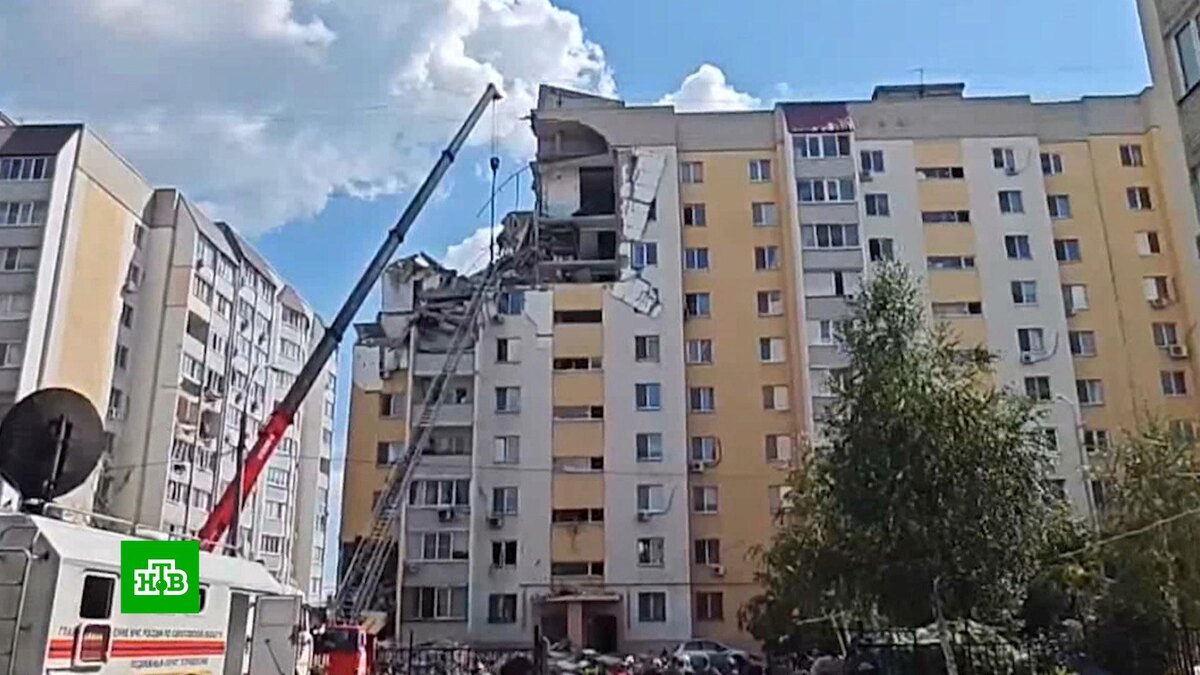    Спасатели всю ночь будут разбирать завалы дома в Саратове