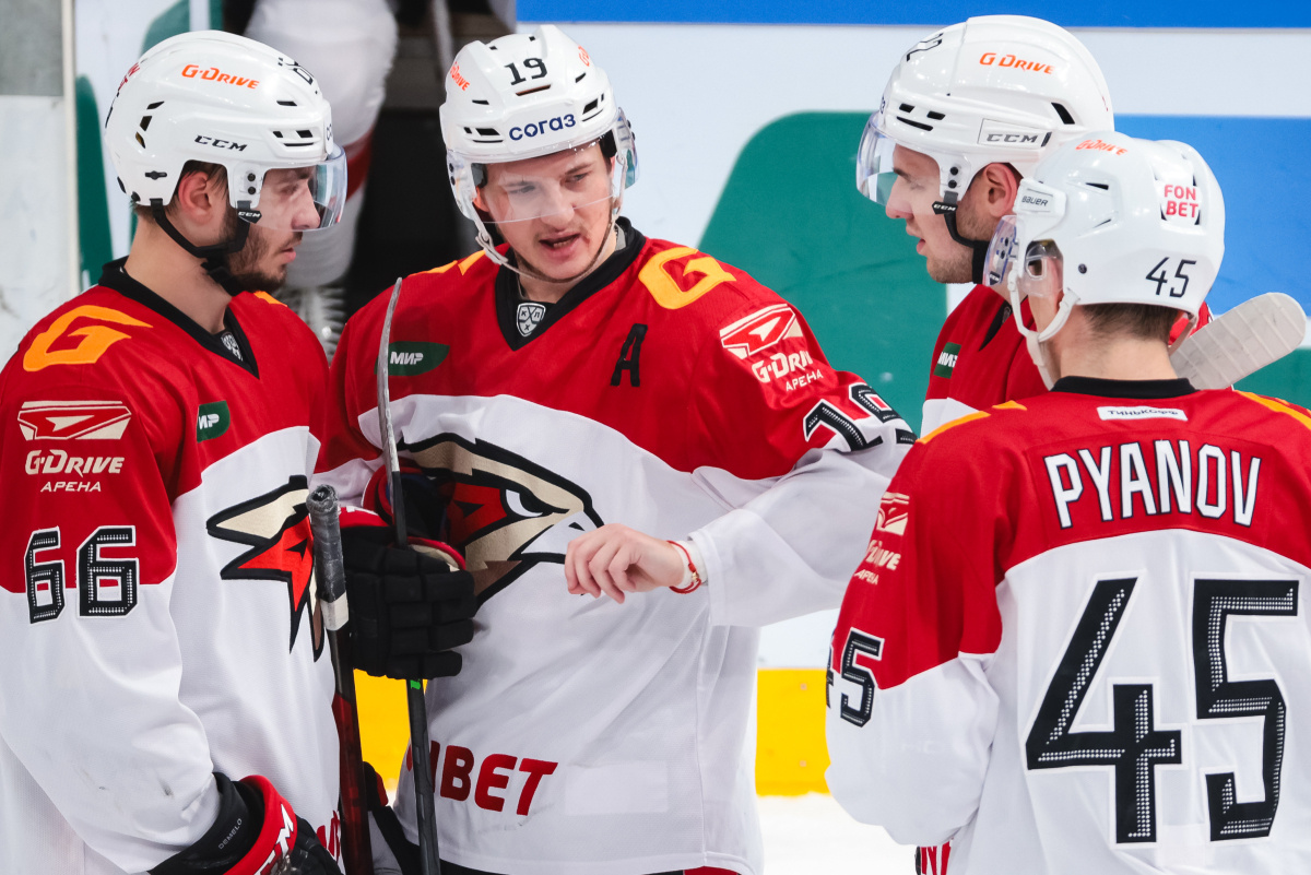    Владимир Ткачёв (в центре) / фото: «БИЗНЕС Online»