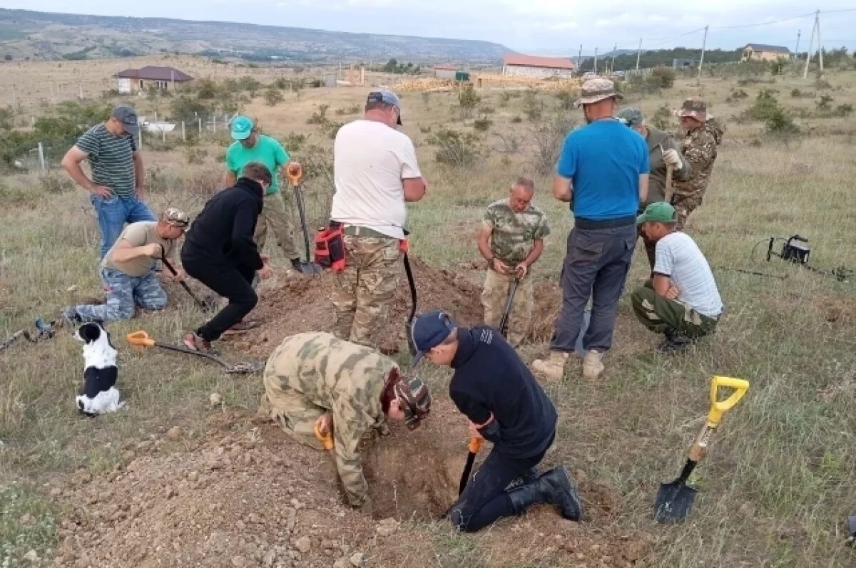    Раскопки на месте падения самолета.