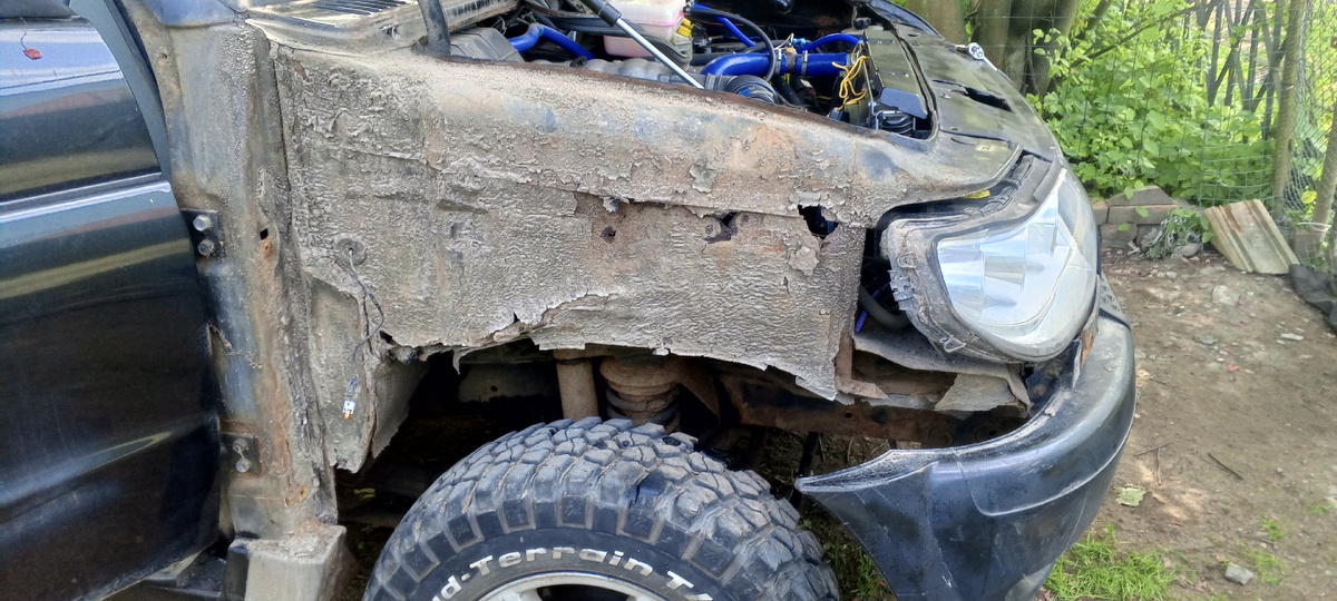 Снимаем переднее крыло