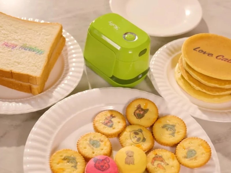    Карманный принтер превращает кофе и блины в произведения искусства