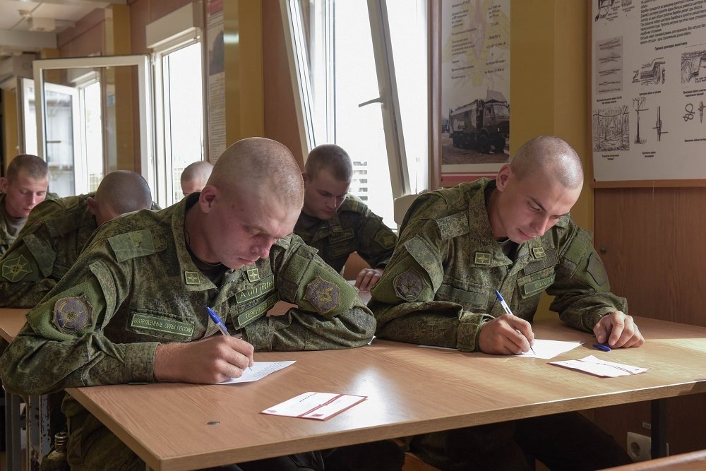 Солдат пишет!