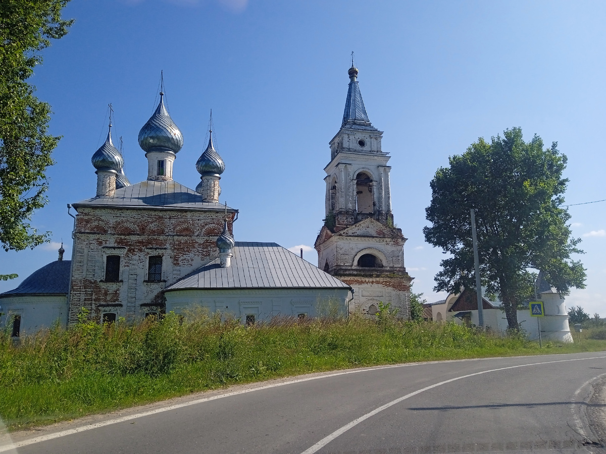 Храм. Даже уже не помню где проезжала. 