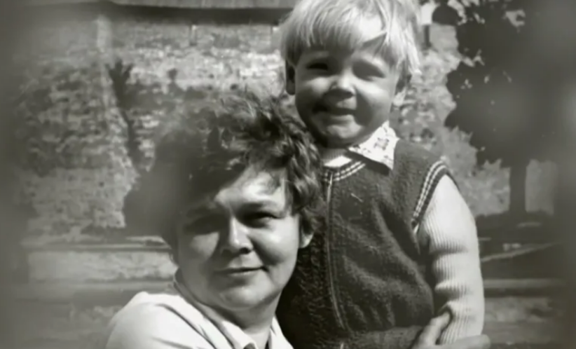 Илья Соколовский с мамой
