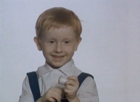 Пятилетний Максим в фильме "Ищу человека" (1973)