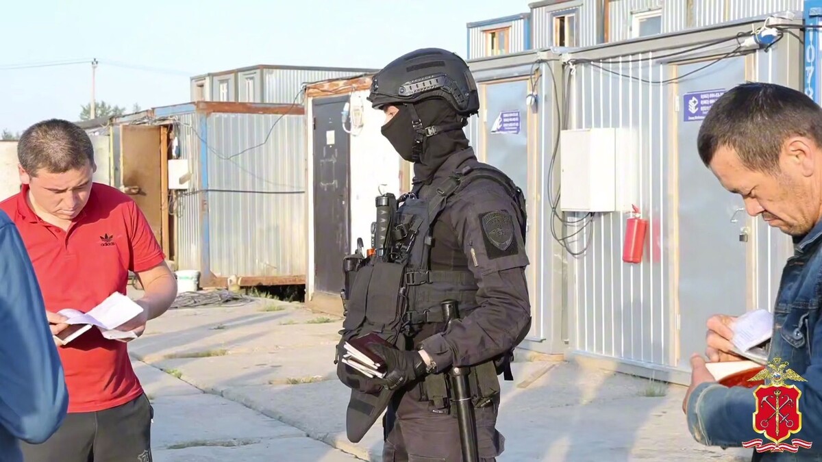     Источник: Стоп-кадр видео ГУ МВД РФ по Петербургу