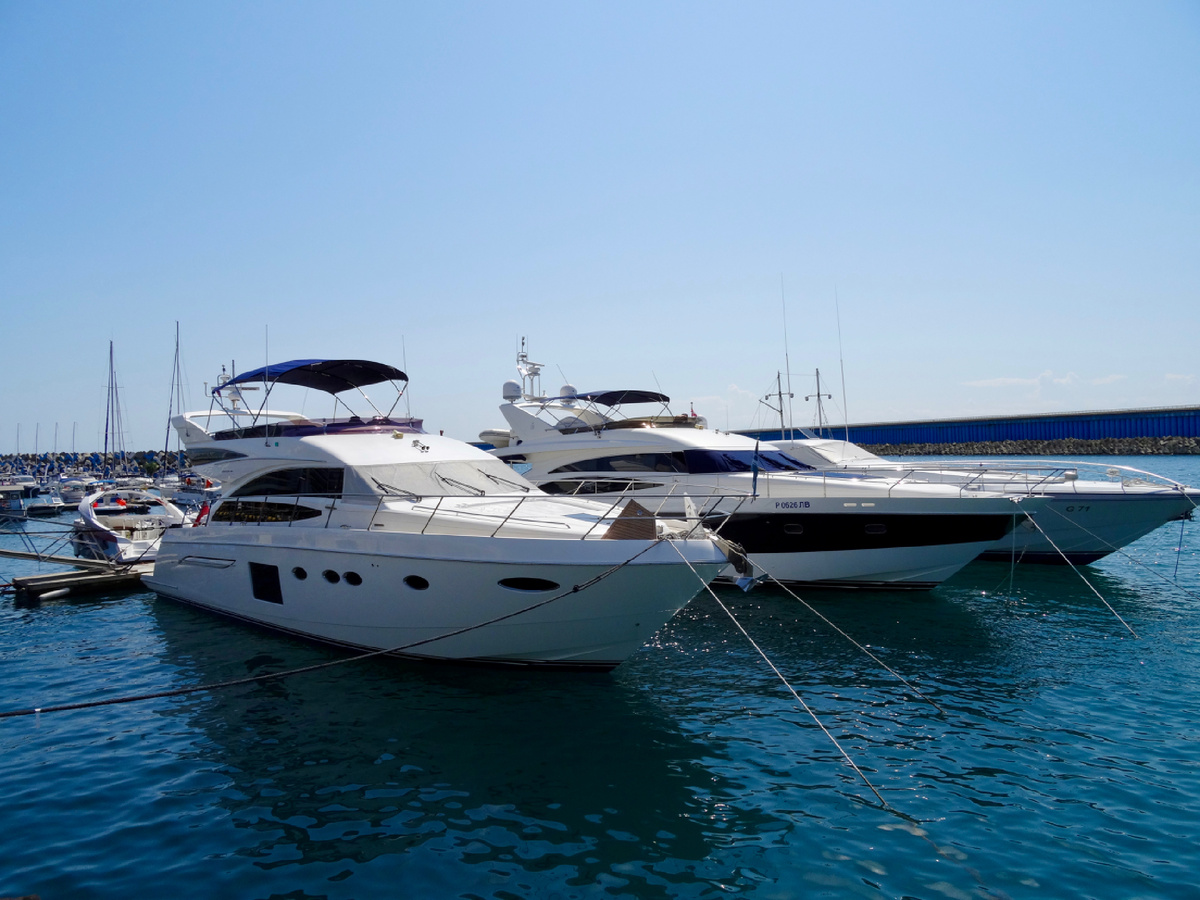 Яхты в Имеретинском порту в Сириусе.