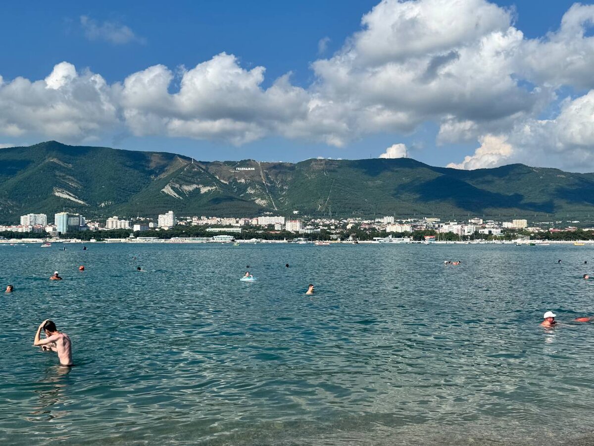 Пляж Сады морей Геленджик, толстый мыс. 