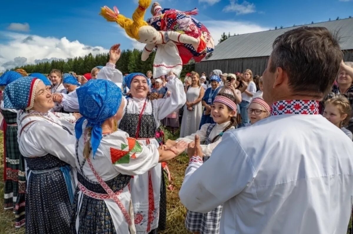    Обряд первого снопа на фестивале «Зажинки» символизирует начало уборки урожая