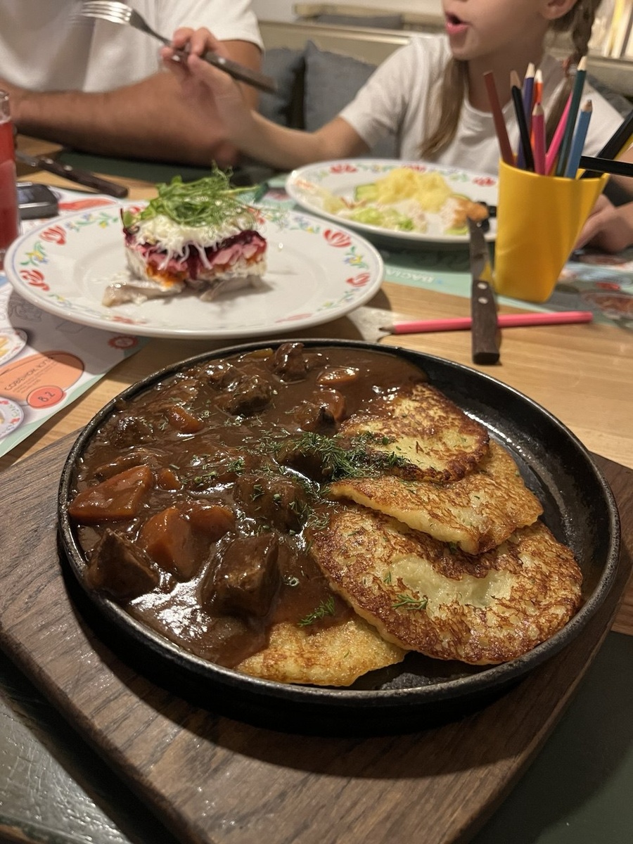 Драники с мясным гуляшом, с нежнейшей подливкой