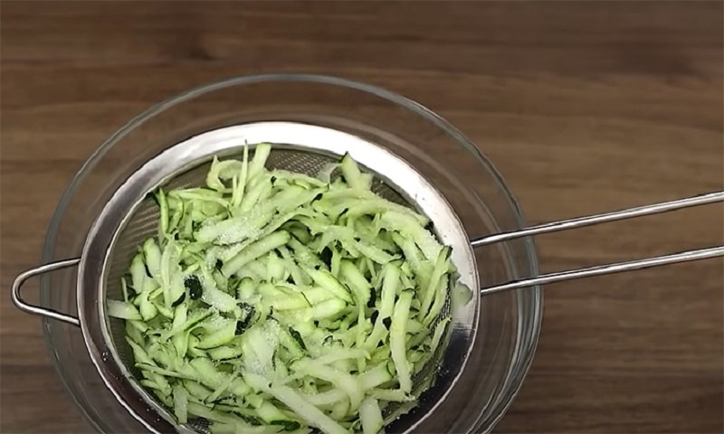 Котлеты с кабачками и фаршем: сочная классика с летним акцентом