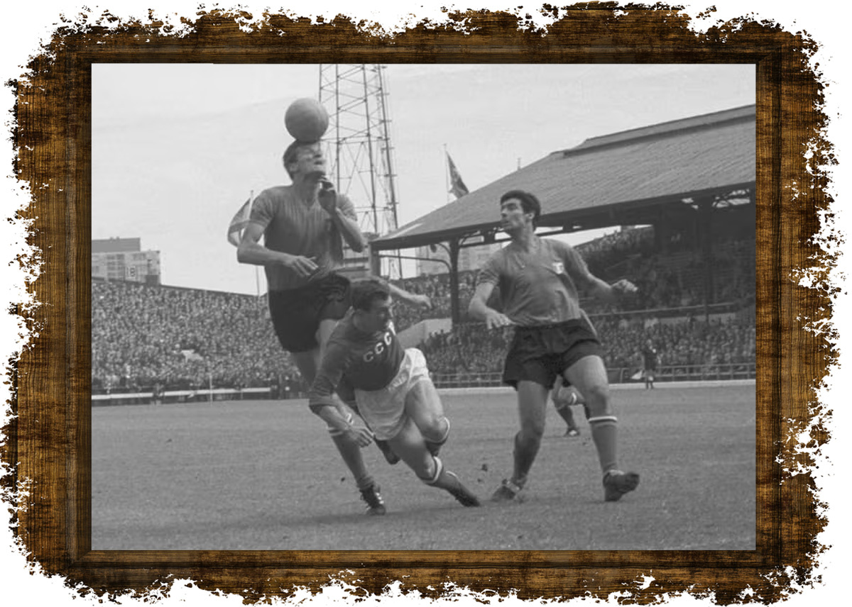 Один из футбольных матчей между СССР и Италией. Фото в свободном доступе. 