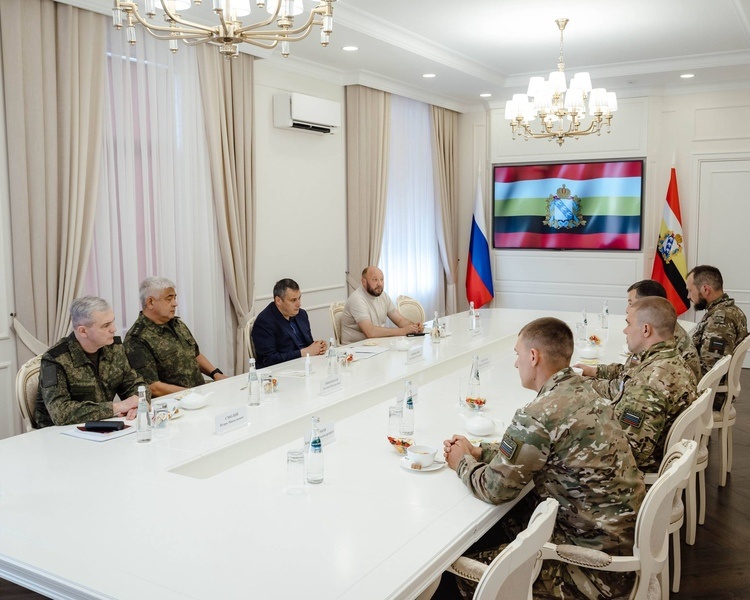     Александр Хинштейн вручил государственные награды бойцам отряда «БАРС-Курск»