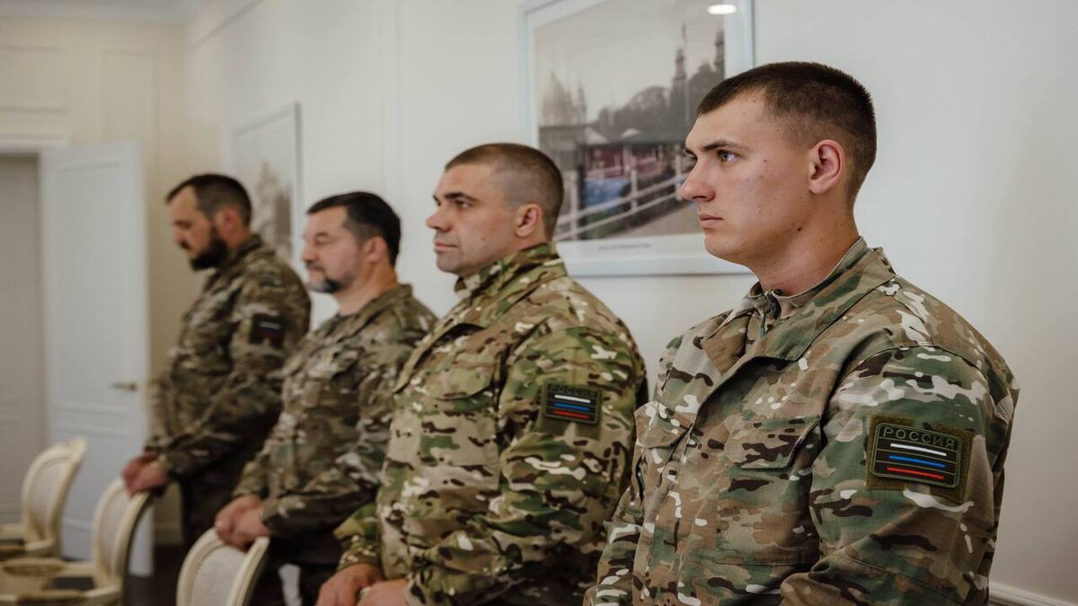    Трем добровольцам «БАРС-Курск» вручили государственные награды