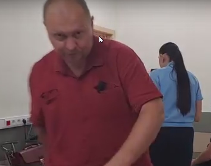 Если вы заметили такое выражение лица у юриста Вадима Видякина, то пора срочно сматывать удочки. Особенно, если вы в этот момент не находитесь на рыбалке. 