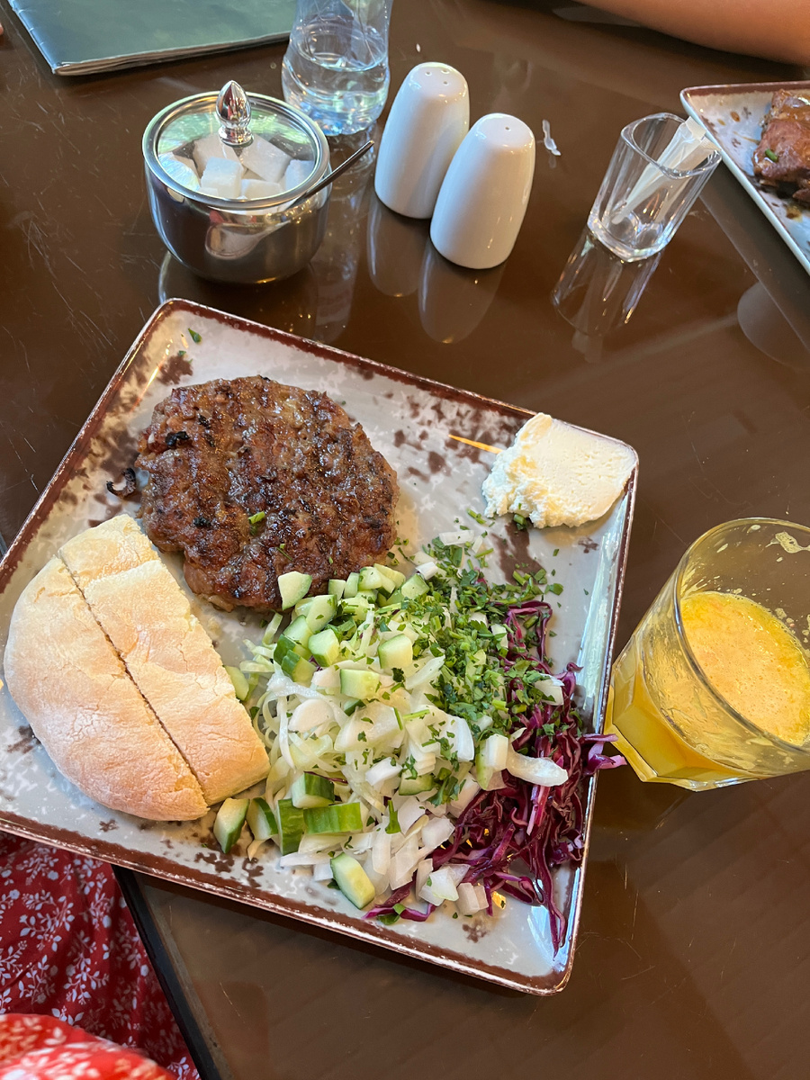 Плескавица в Братцах-кебабцах