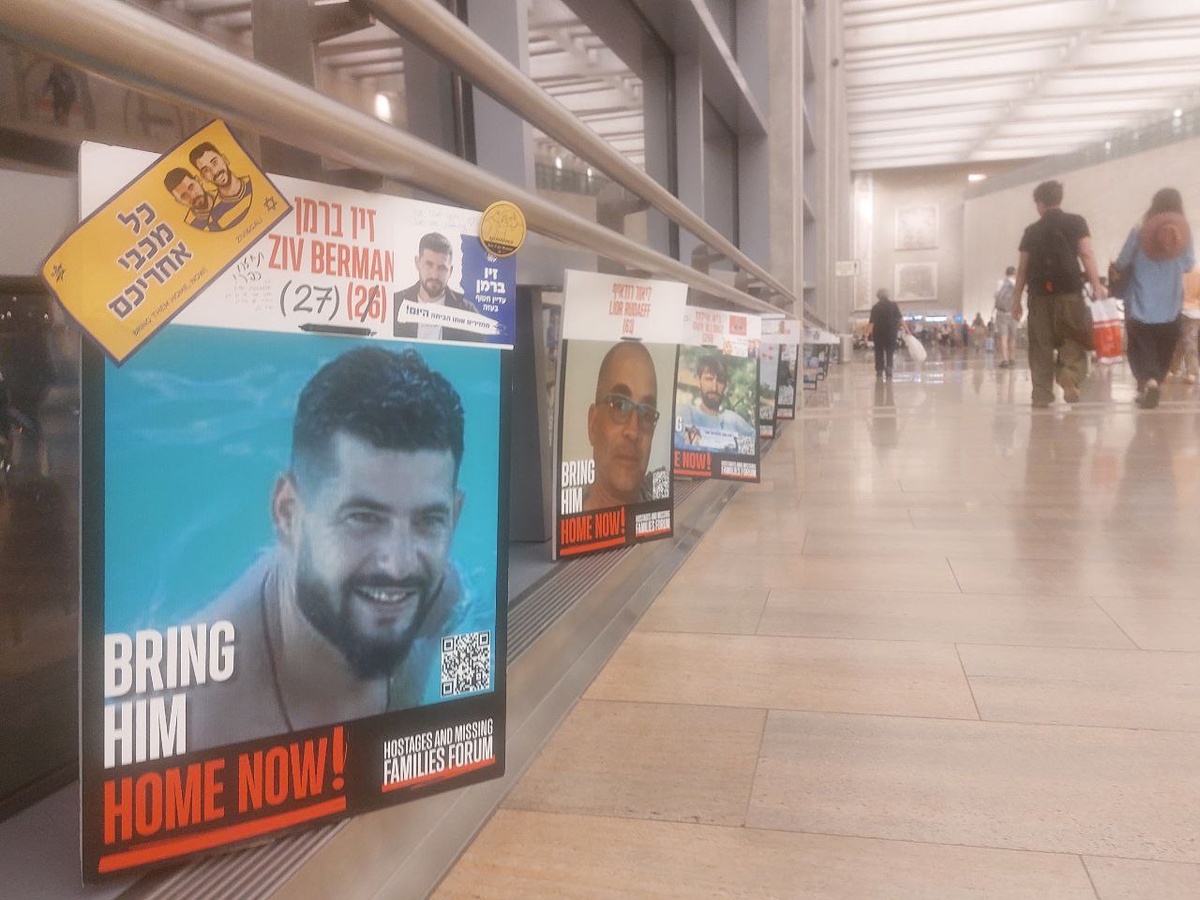   Форум семей заложников, который возник спонтанно на следующий день после теракта 7 октября 2023 года, требует как можно скорее добиться возвращения всех — живых и мертвых. Екатерина Забродина / RTVI