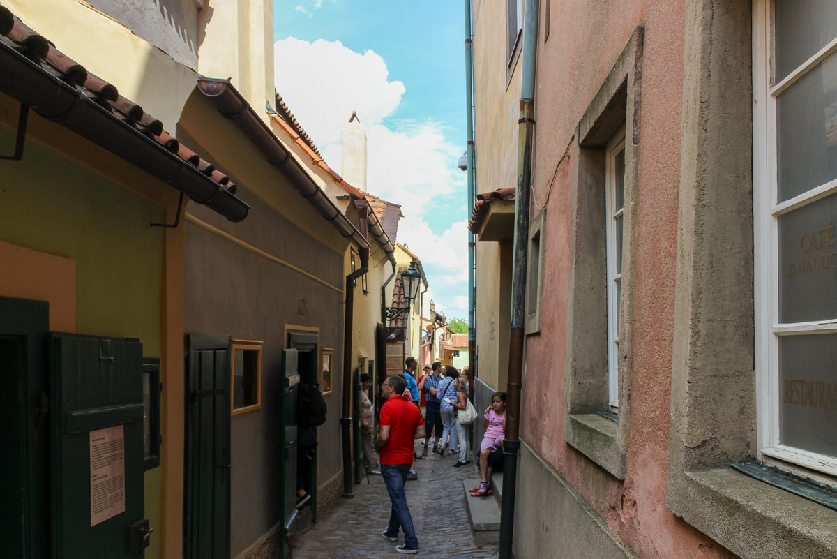 Золотая улочка в Праге. Все современные фотографии в статье - мои