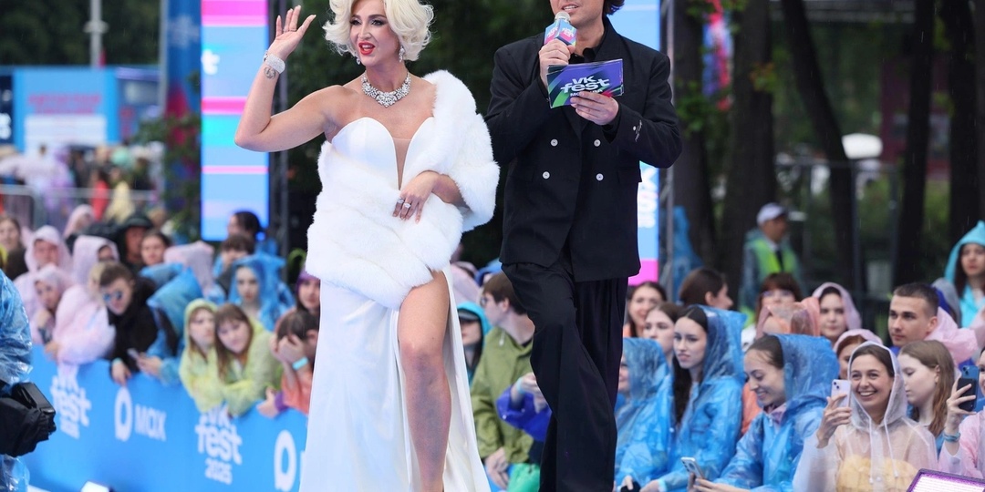 Лучшие наряды звёзд на VK fest 2025: смотрим, кто оделся со вкусом
