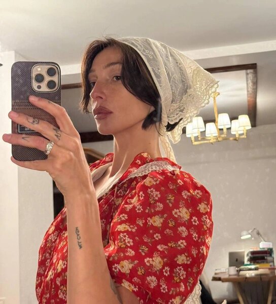 Настя почти срослась с образом доярки