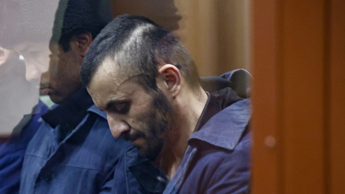   Михаил Терещенко / ТАСС- Шамсидин Фаридуни и Далержон Мирзоев в Басманном суде