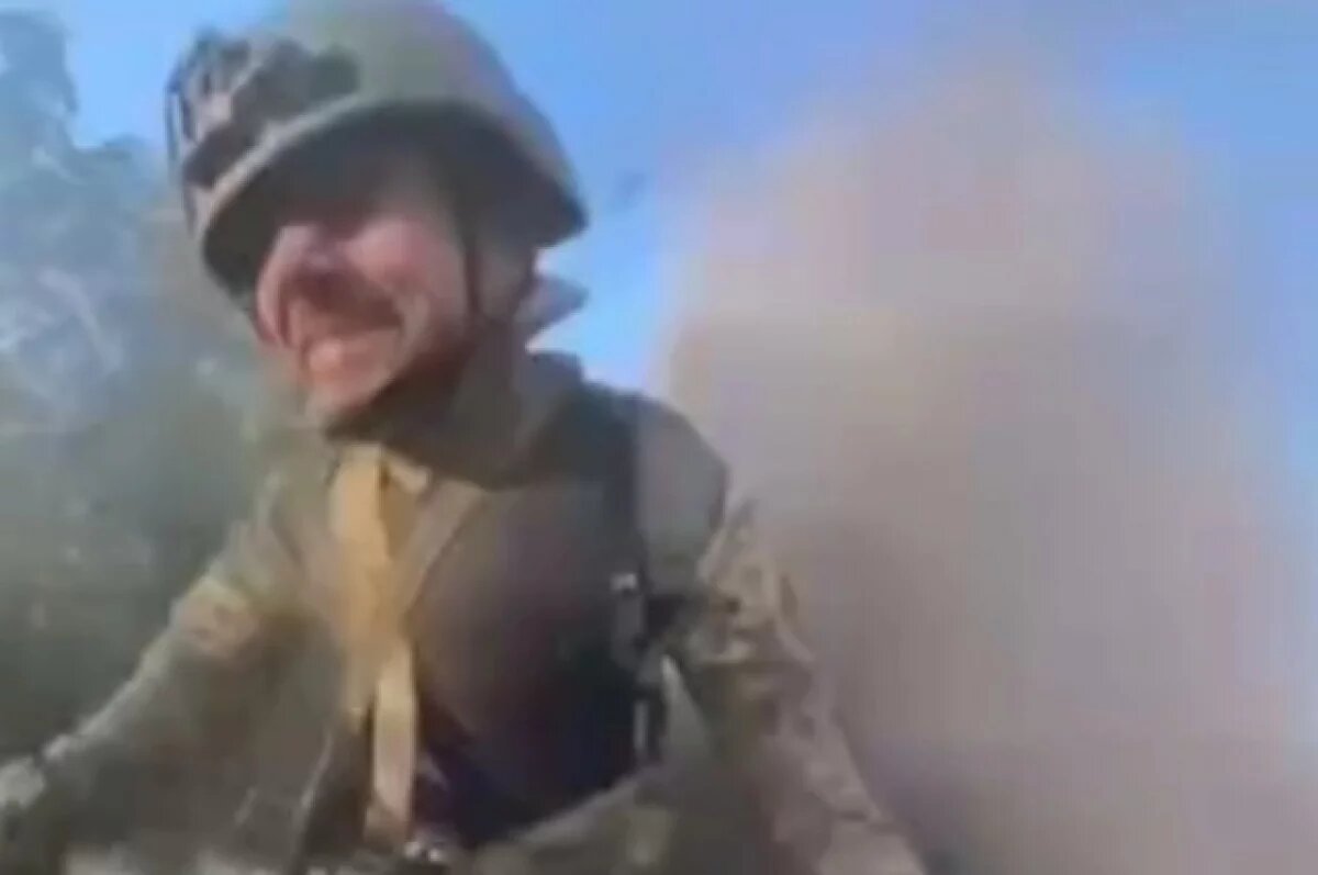    Военкор Филатов показал кадры удара дрона рядом с ним в зоне СВО