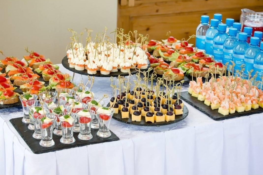 Фуршетные столики на конференции