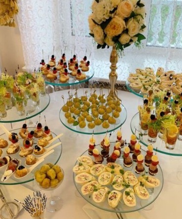 Фуршетный стол к свадебному торжеству