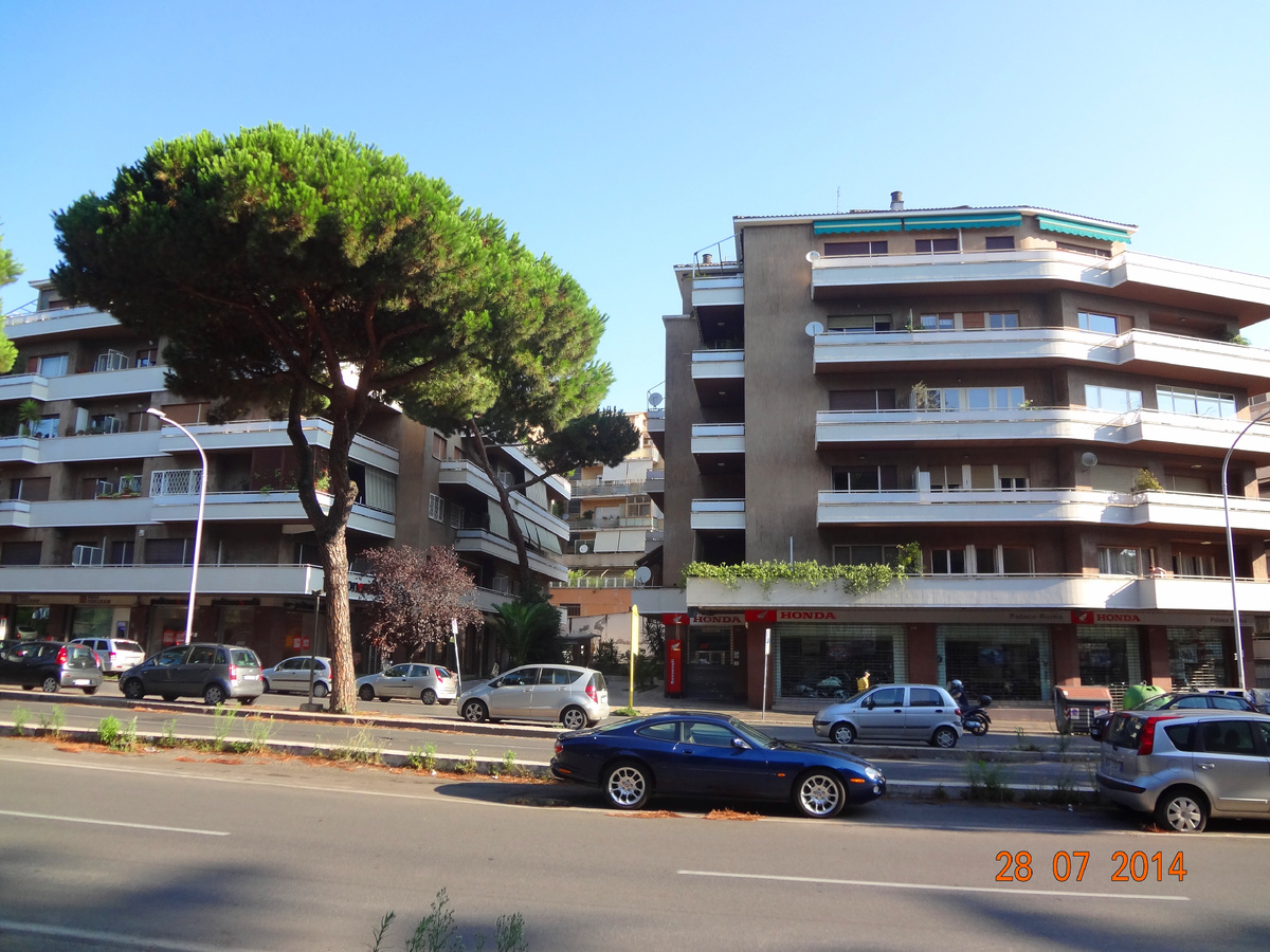 Лацио - спальный район Рима. Здесь находился наш отель