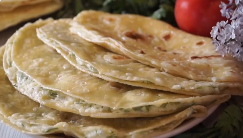 Кыстыбый (Татарские лепешки с картофельной начинкой).