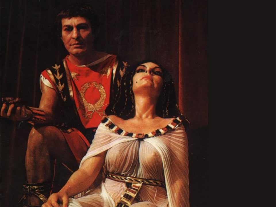 Клеопатра и Марк Антоний. Музей восковых фигур в Барселоне