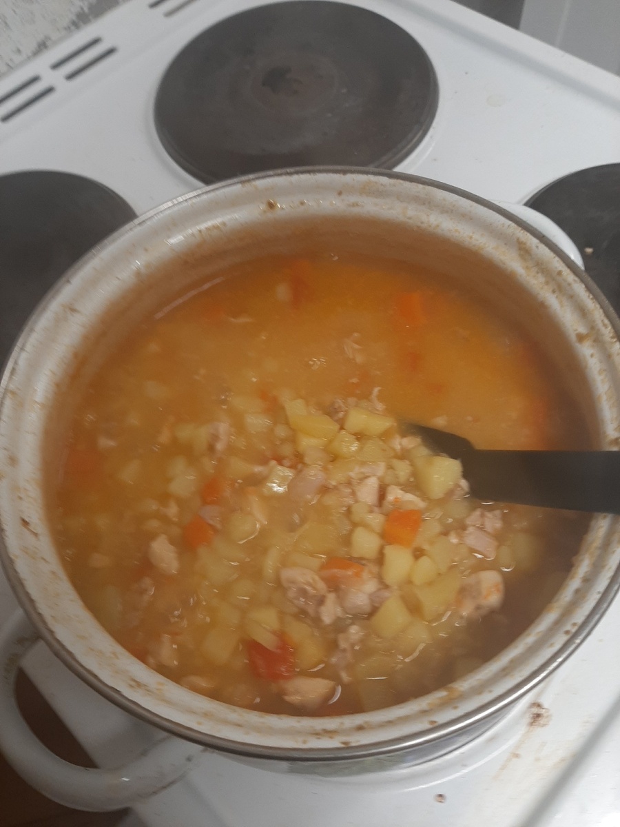 А это сын сам готовит.