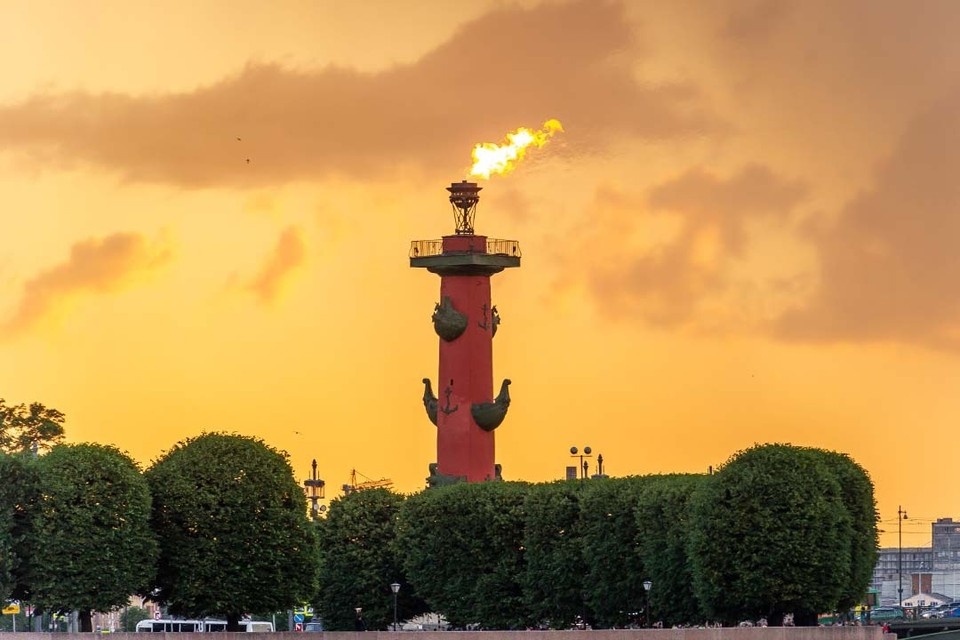    Торжественными огнями засияют еще три моста. Олег ЗОЛОТО