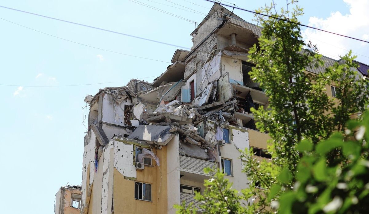     Последствия взрыва бытового газа в подъезде 10-этажного жилого дома в Саратове. Источник: © РИА Новости Автор фото: Ирина Фенина