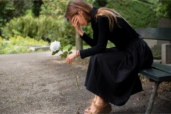 "Как пережить утрату мужа: практические советы и поддержка для вдов"