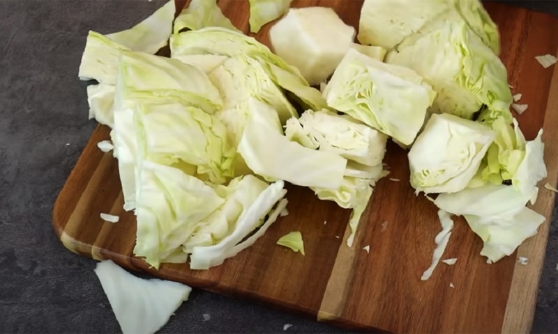 Хрустящая маринованная капуста — зимний фаворит для любого стола