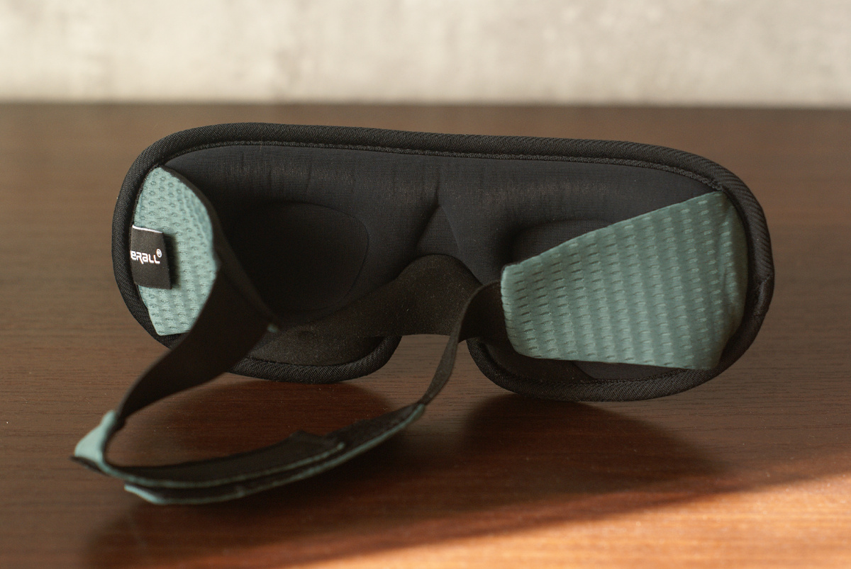 Валики вокруг глаз и на носовой части.