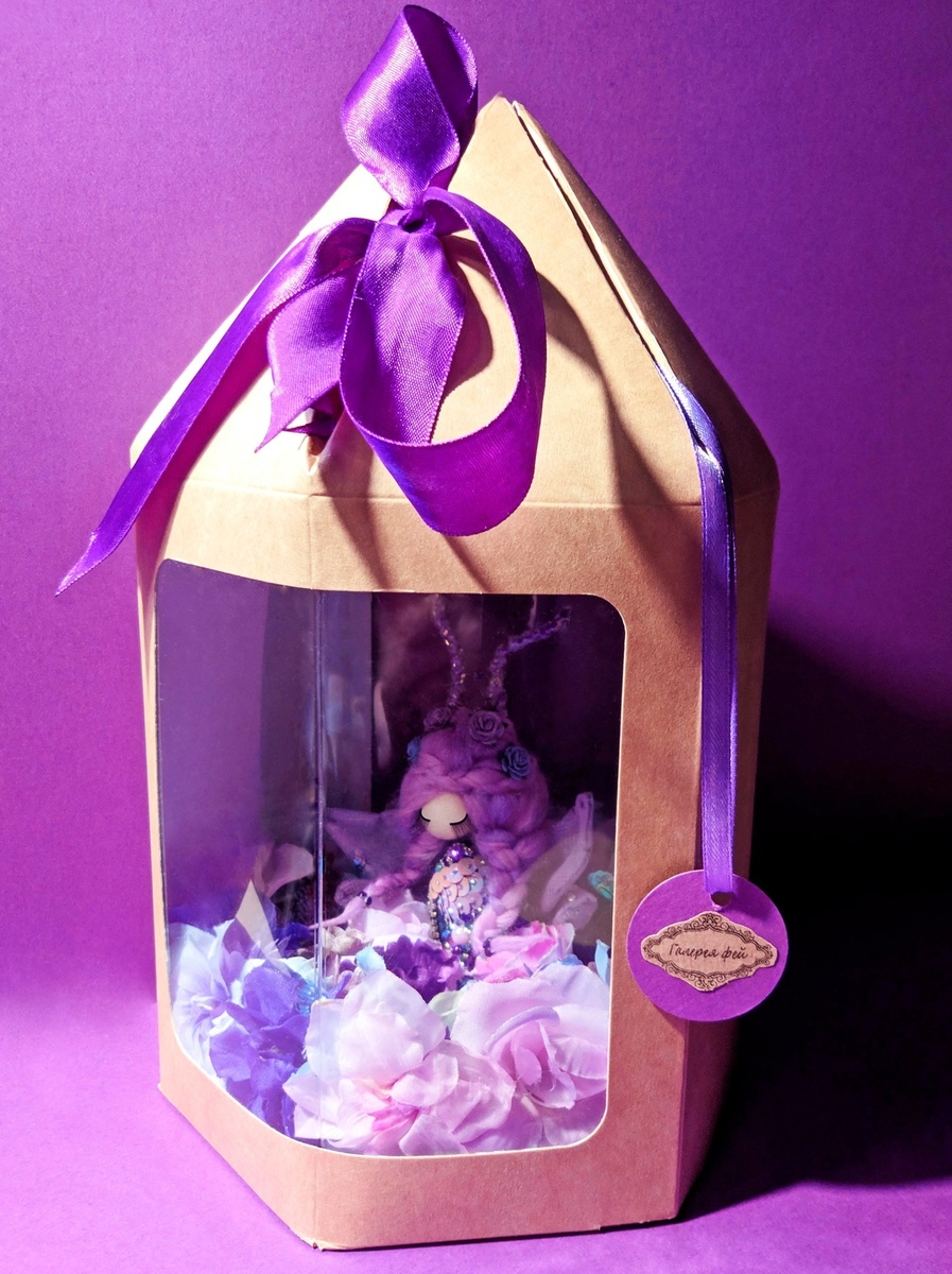 Прежняя коробка "фонарик" для авторской куклы