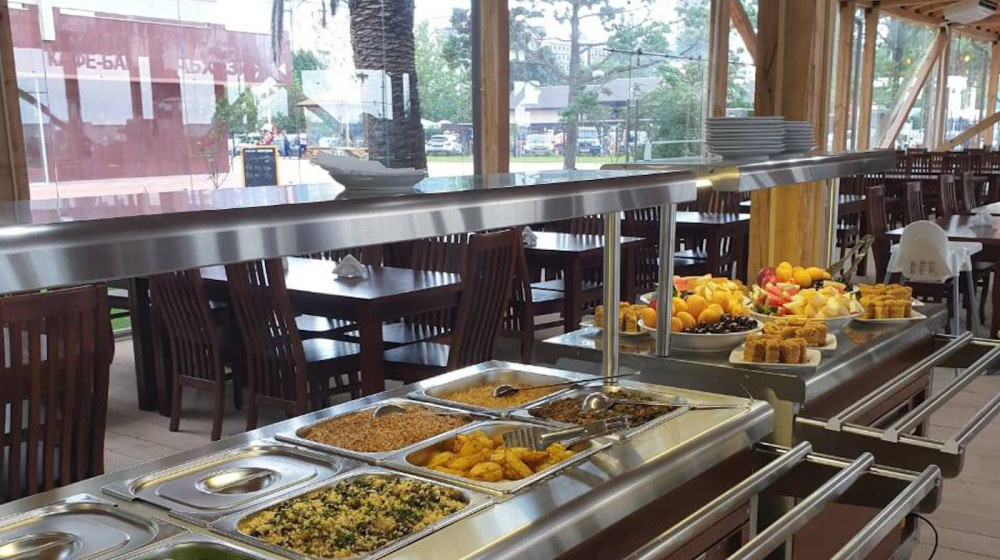    Шведский стол по-абхазски Кто и как кормит туристов в Гагре