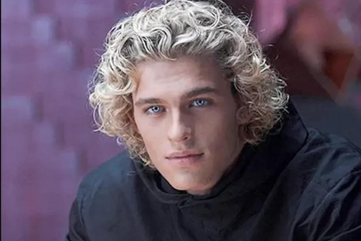    Василий Степанов в роли Максима Каммерера. кадр фильма