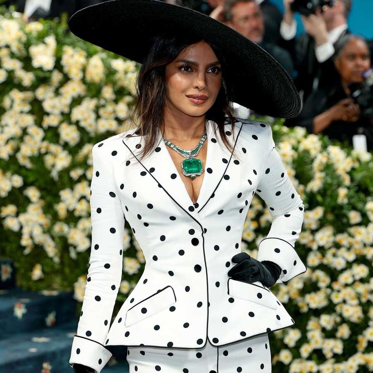 Приянка Чопра носит колье Magnus Emerald от Bvlgari