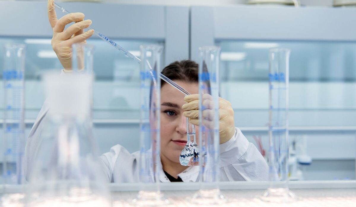     Лаборант. Источник: mos.ru Автор фото: Пресс-служба Мэра и Правительства Москвы