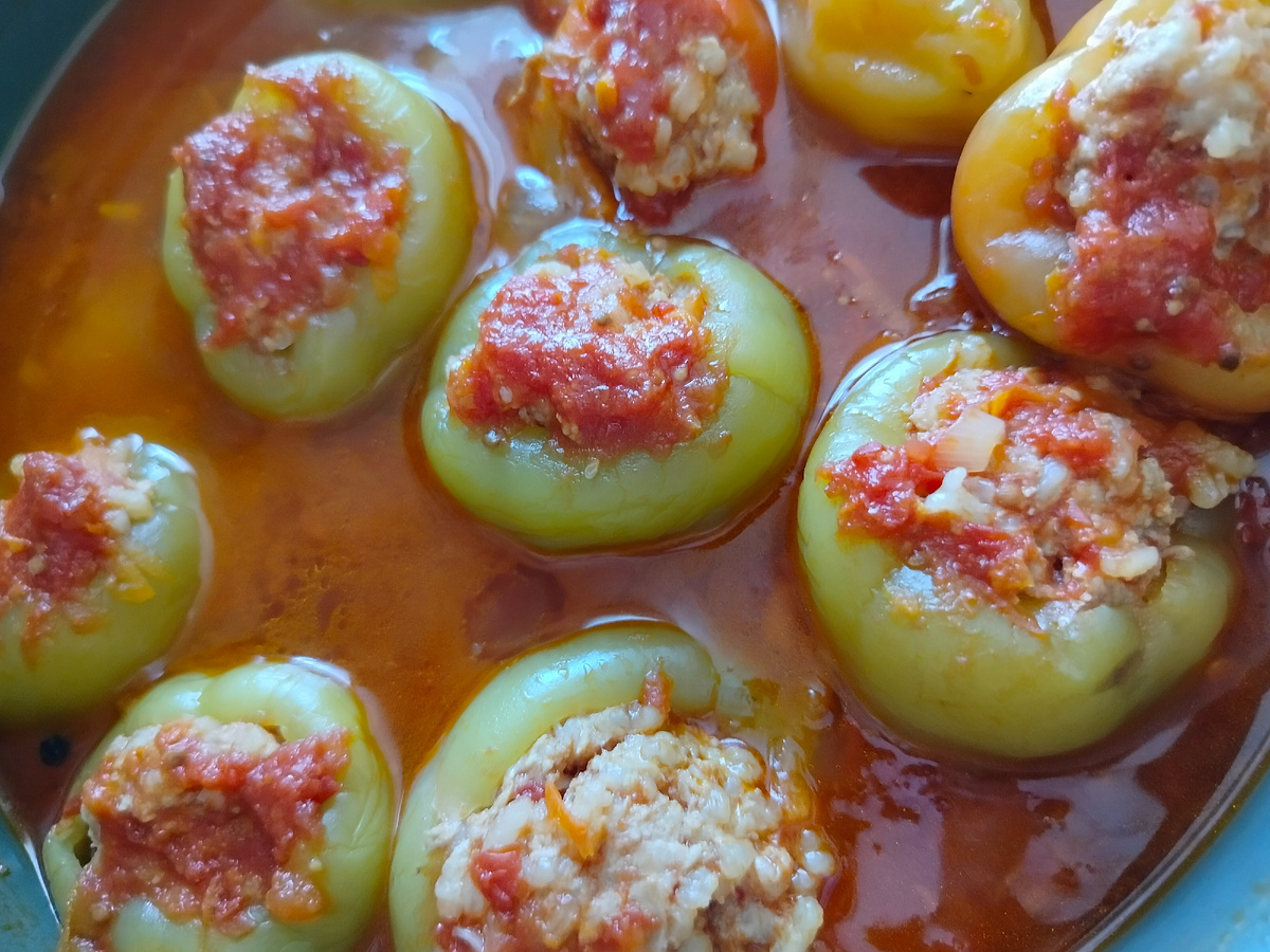 Перец фаршированный. Перец из магазина один к одному. Свой весь разнокалиберный нынче да и немного его. 