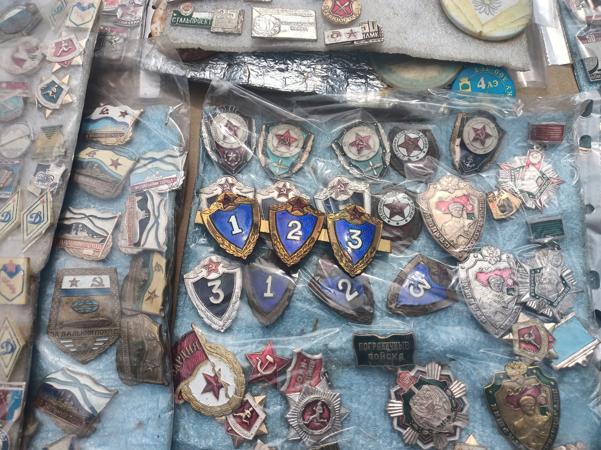 Рай для фалериста на блошином рынке